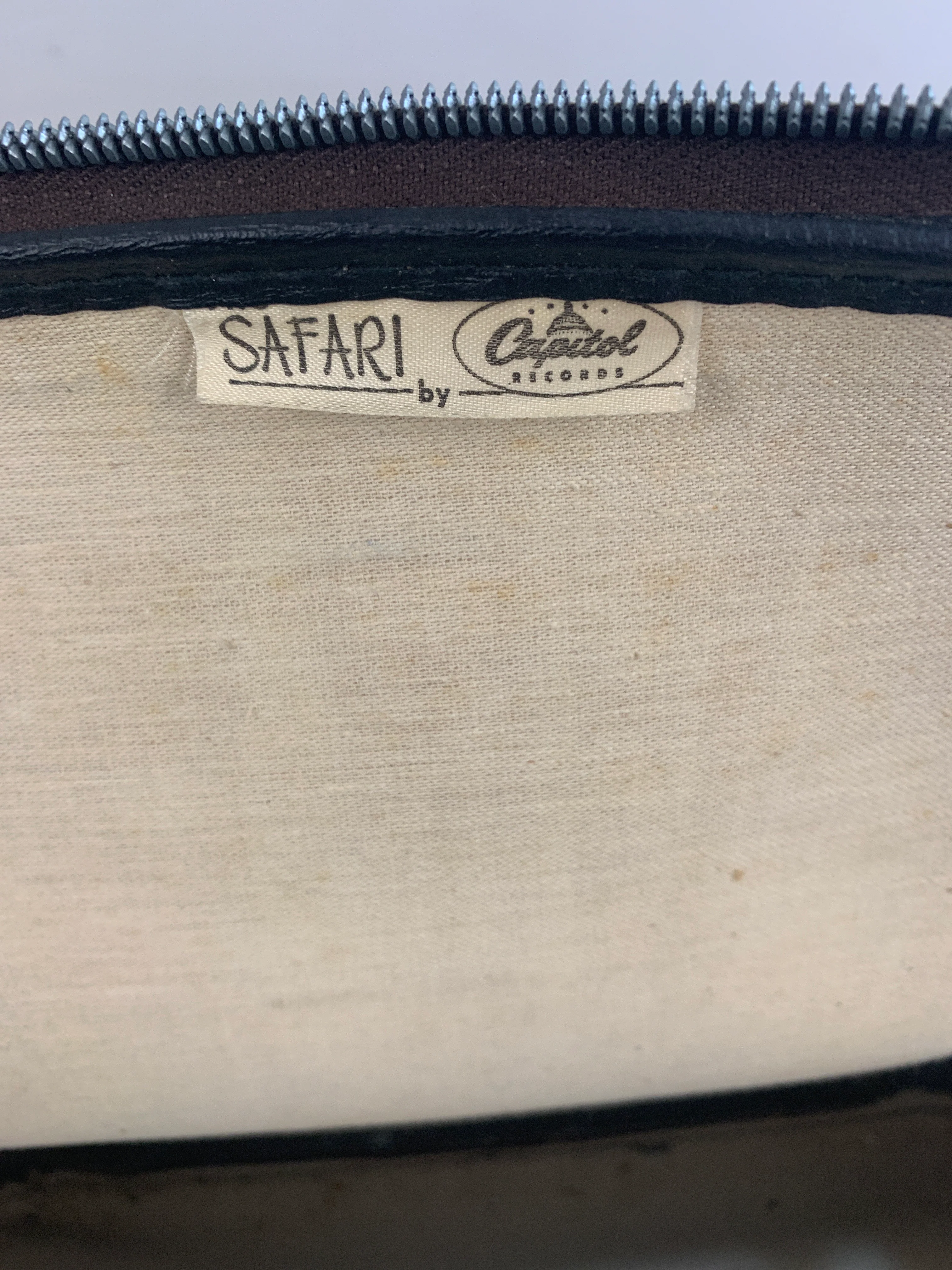 Vintage Suitcase Style Vinyl Carrier - Image 3