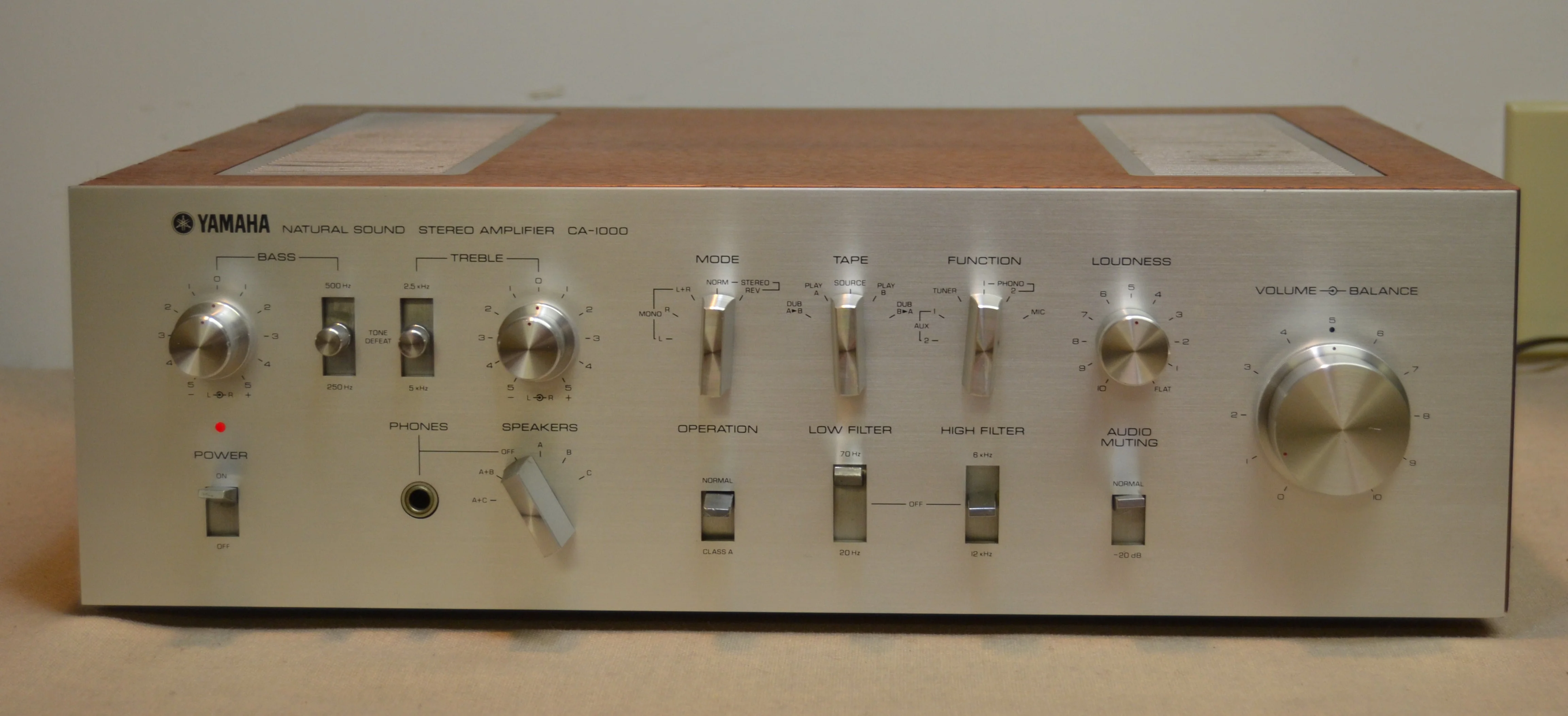 Yamaha CA-1000 Stereo Integrated Amplifier * 70W RMS * 1974