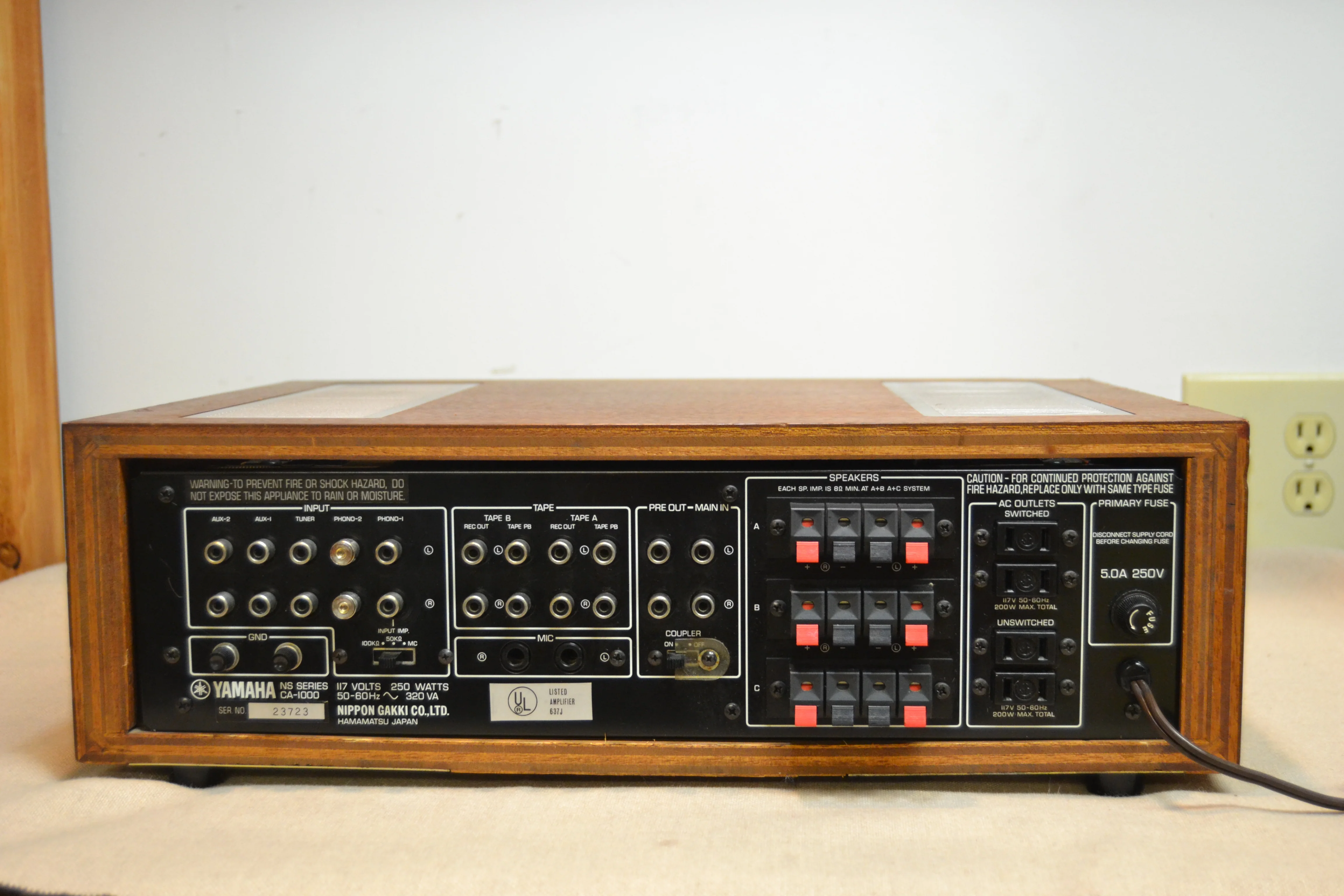 Yamaha CA-1000 Stereo Integrated Amplifier * 70W RMS * 1974 - Image 8