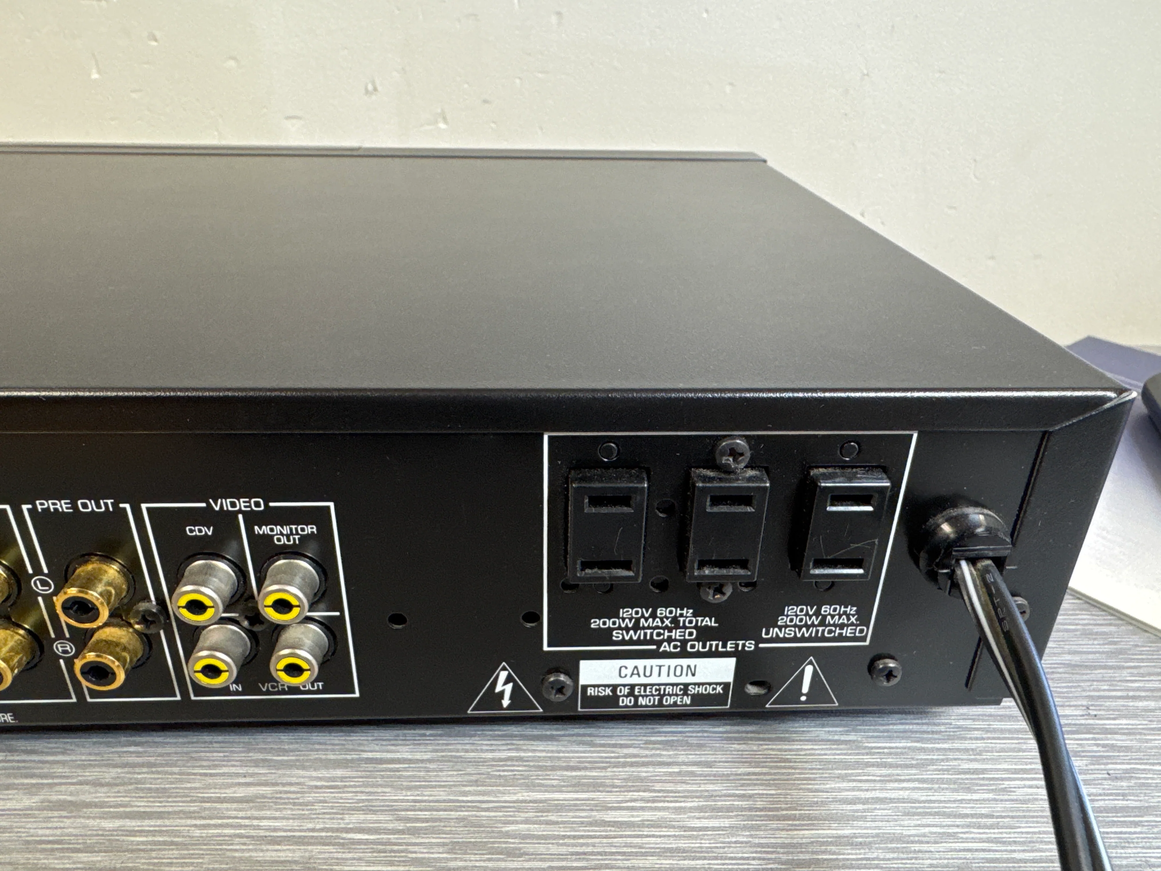 Yamaha 600U Stereo Preamplifier * Remote * Manual - Image 11