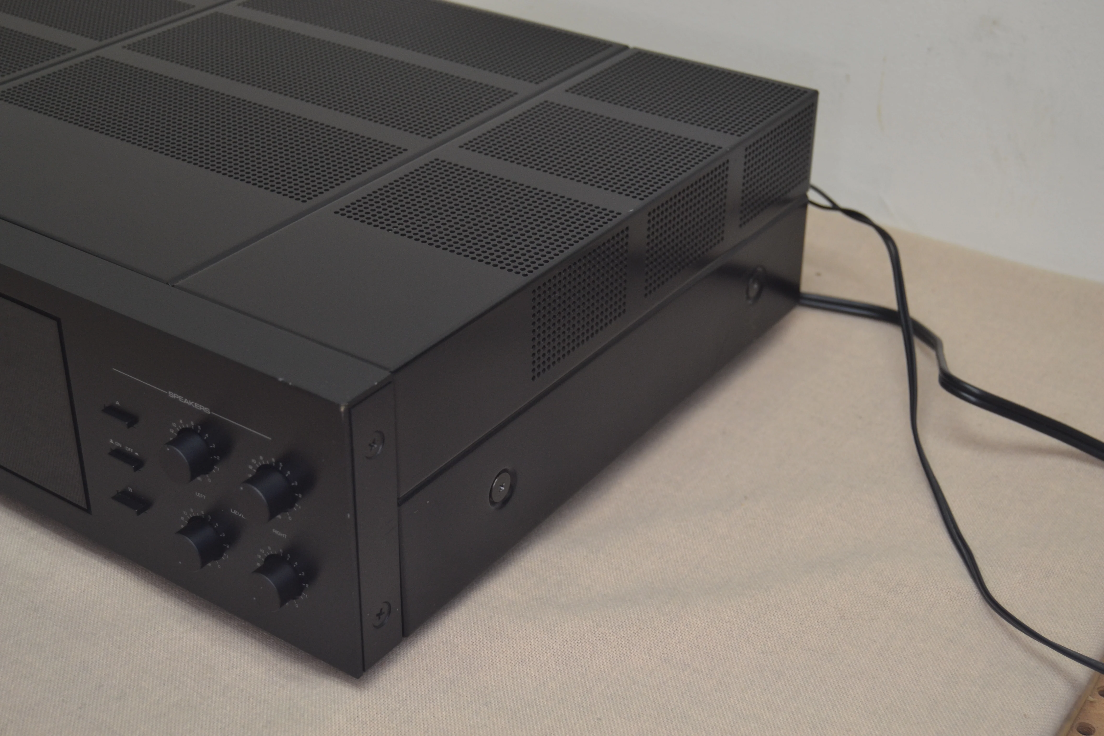 Yamaha M-70 Natural Sound Power Amplifier * 200W RMS * 1982 - Image 7
