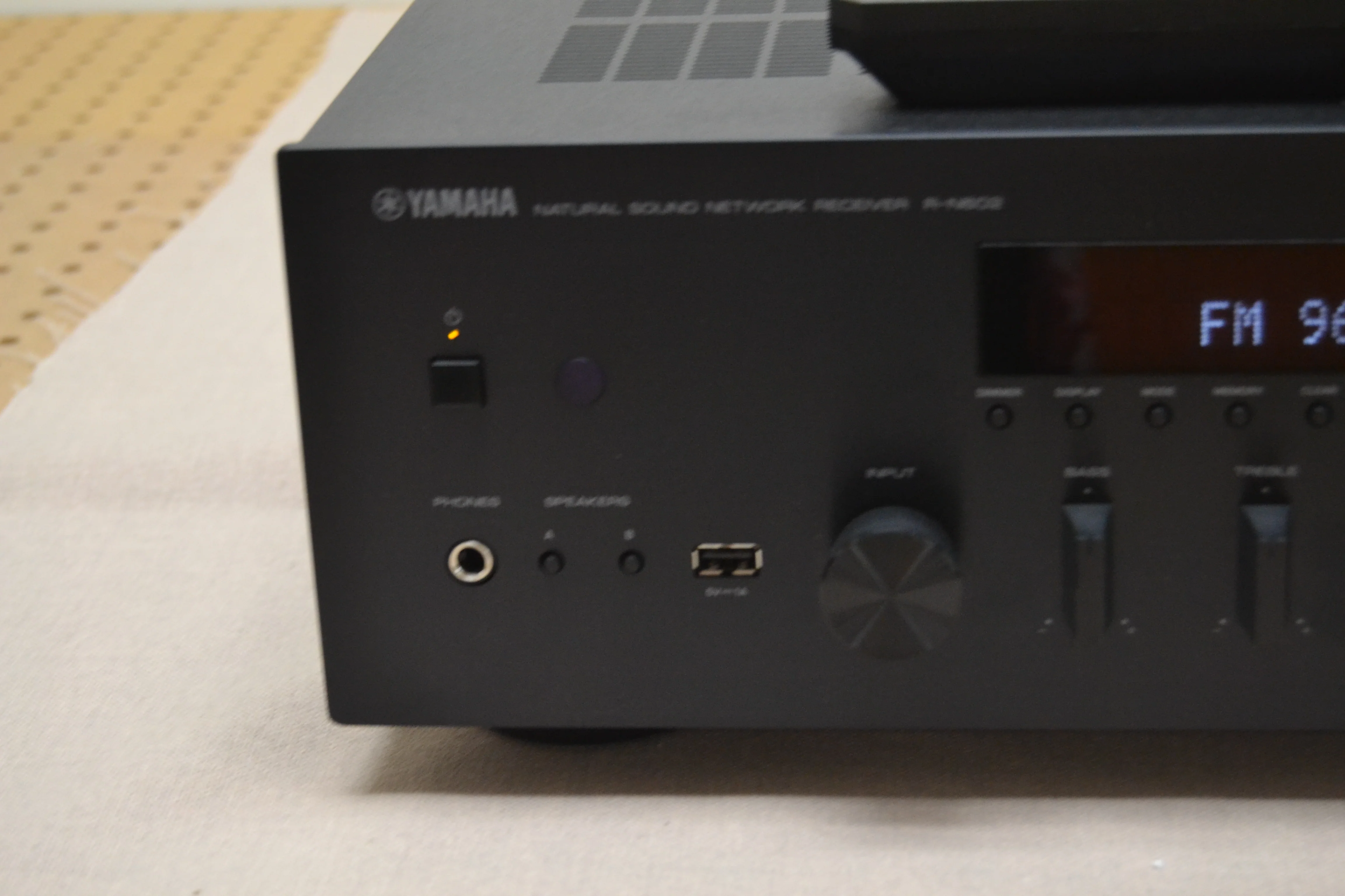 Yamaha R-N602 Network stereo receiver Wi-Fi®, Bluetooth®, and MusicCast. * 80W RMS * Remote - Image 2