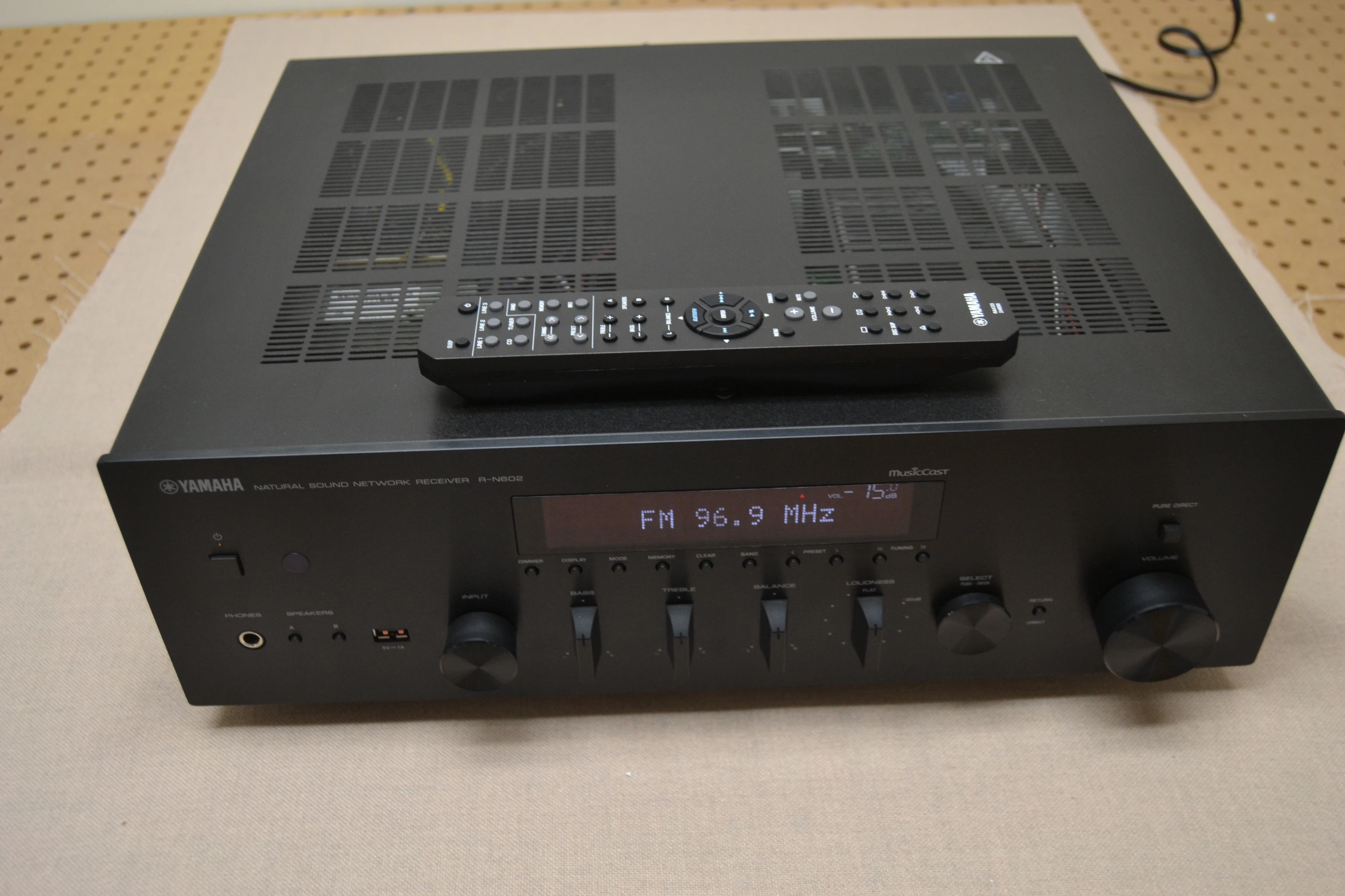 Yamaha R-N602 Network stereo receiver Wi-Fi®, Bluetooth®, and MusicCast. * 80W RMS * Remote - Image 5