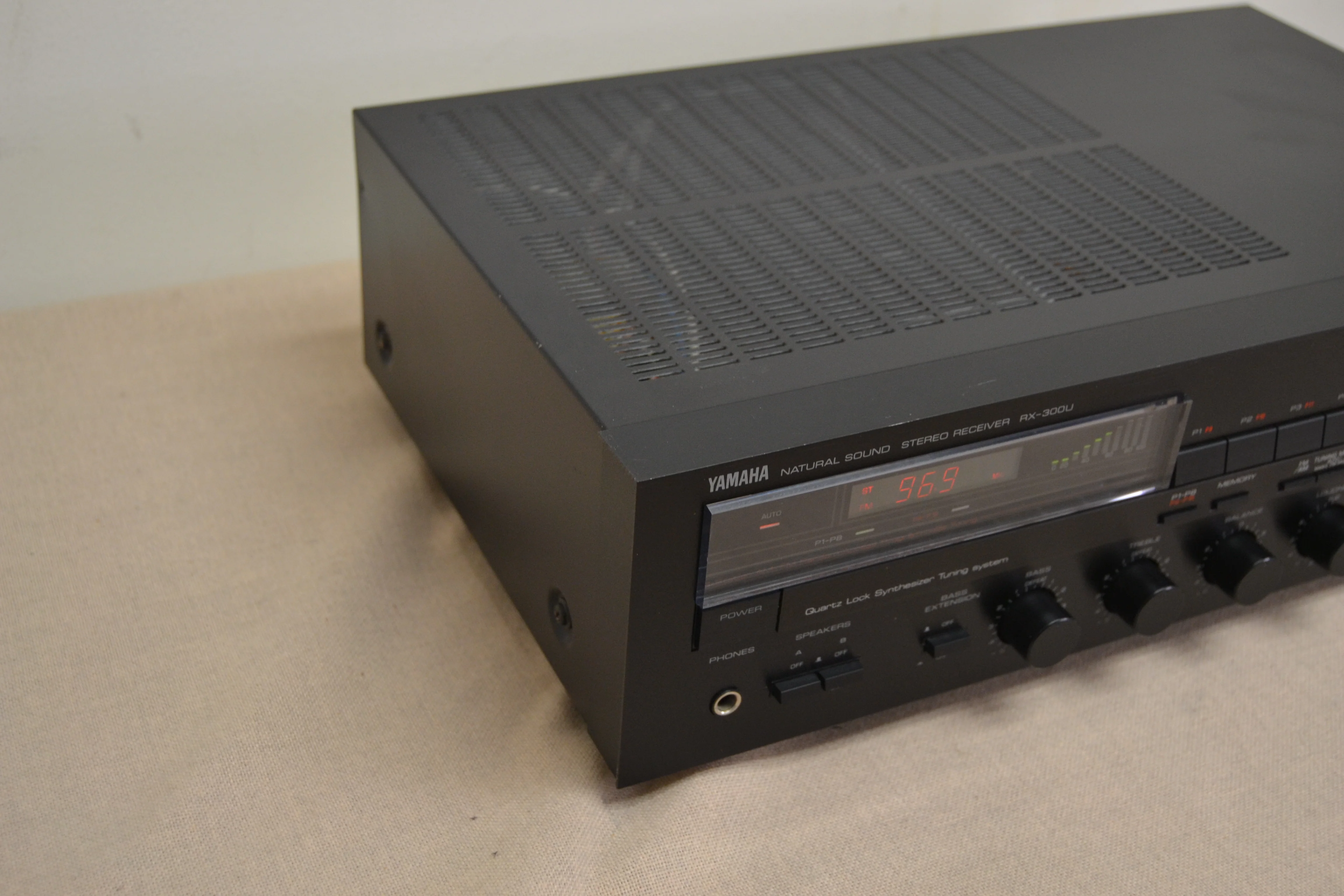 Yamaha RX-300U Stereo Receiver * 33W RMS * 1987 - Image 8