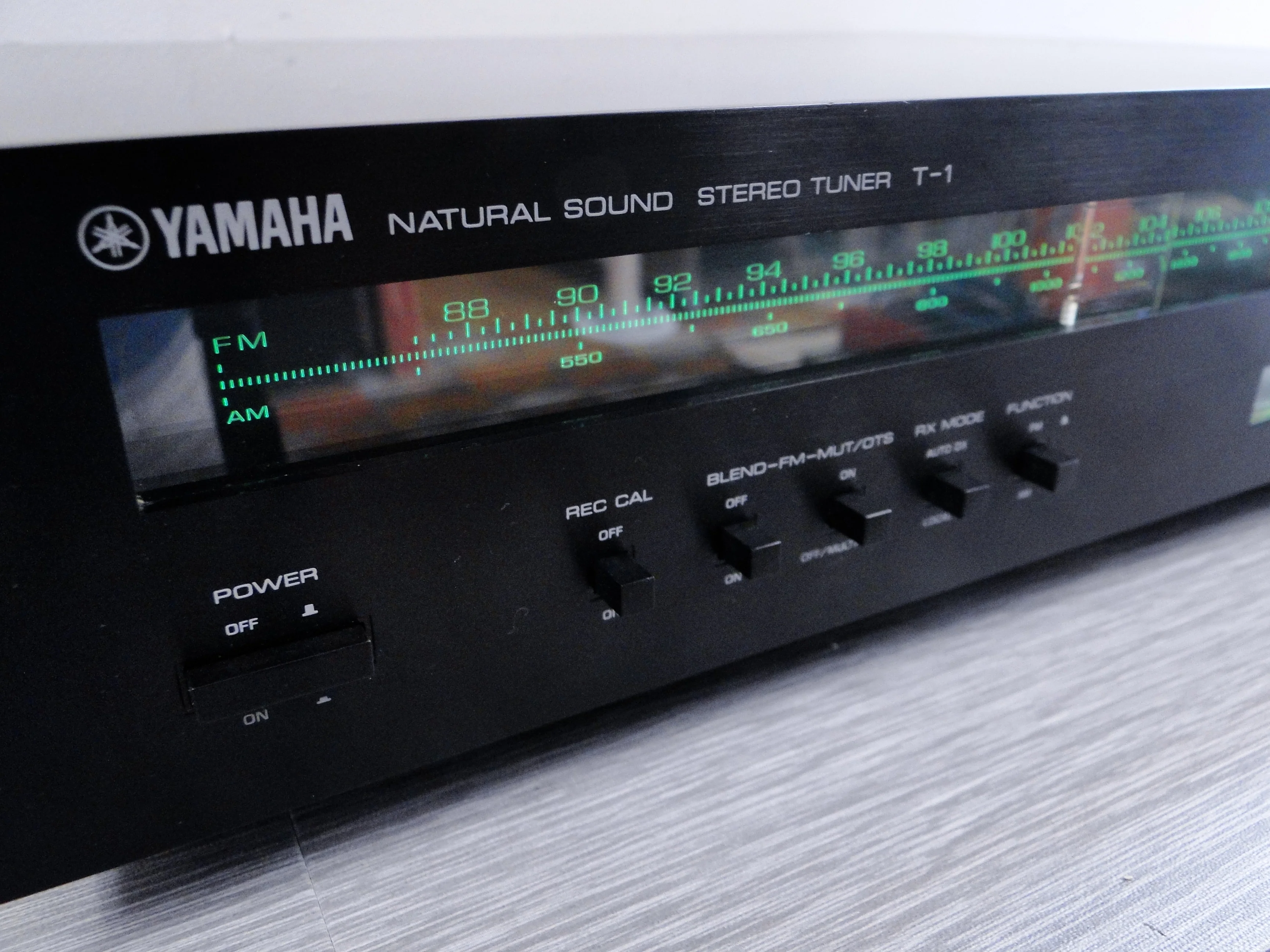 Yamaha T-1 Natural Sound Stereo Tuner (1978-81) - Image 10