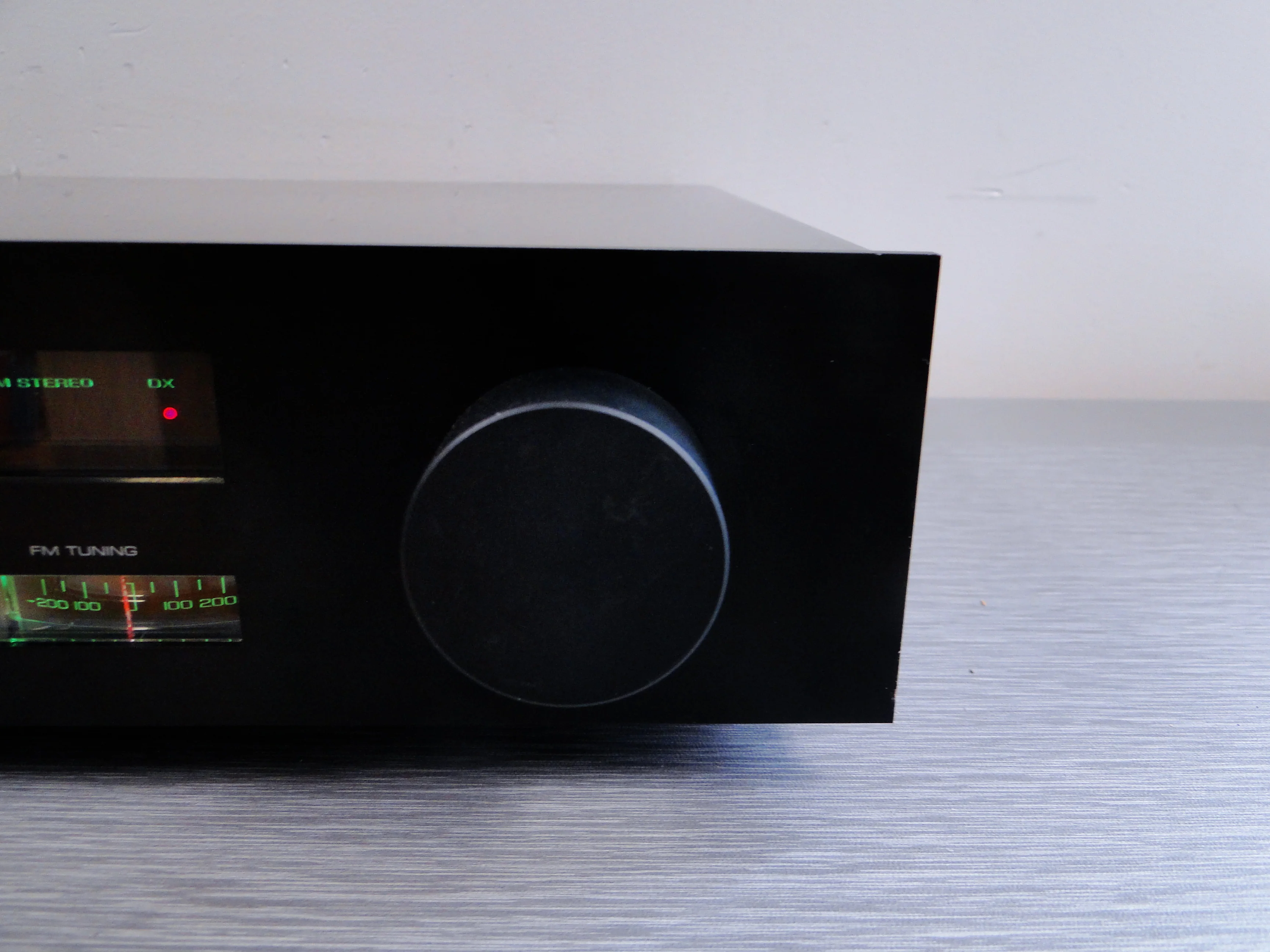Yamaha T-1 Natural Sound Stereo Tuner (1978-81) - Image 5