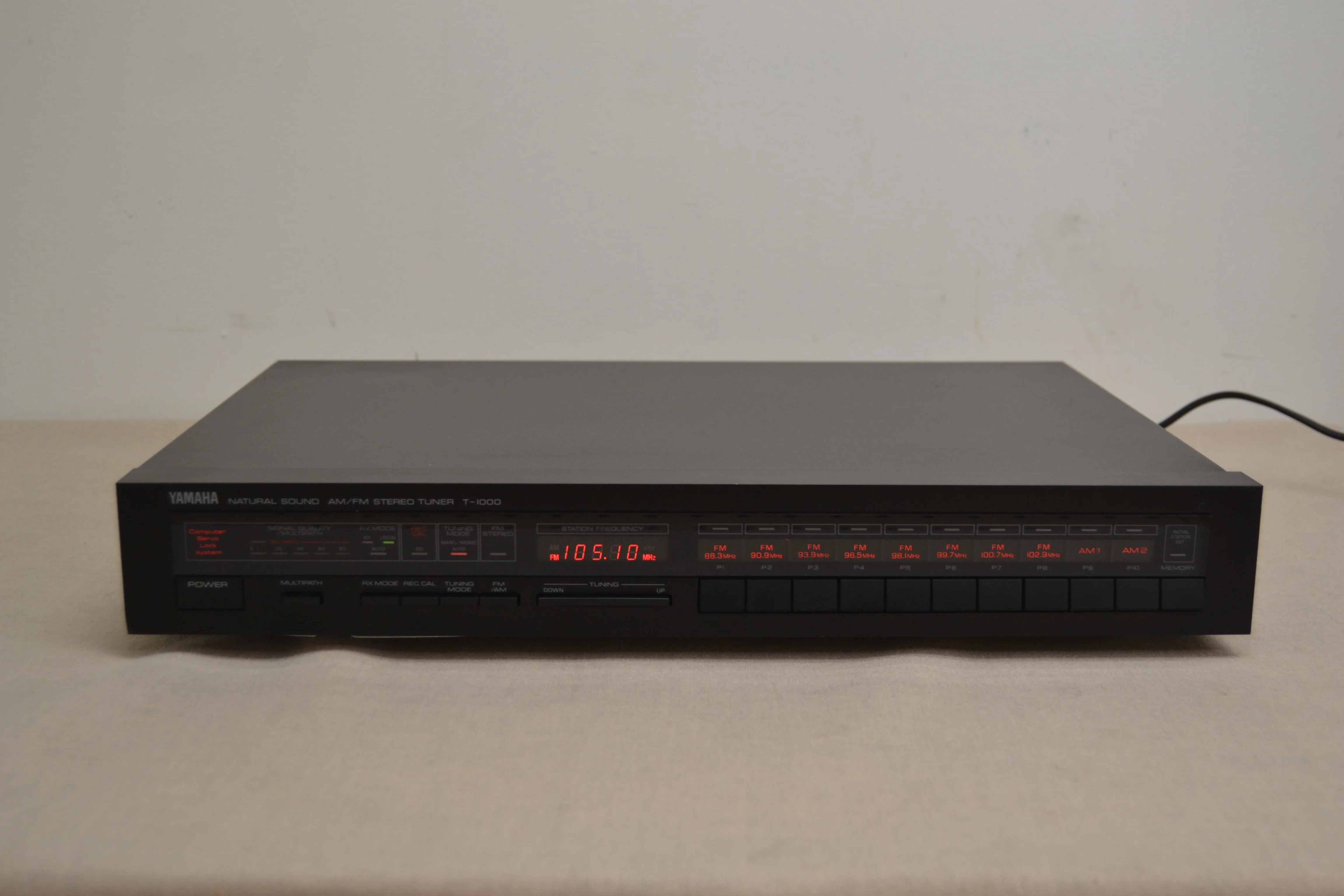 Yamaha T-1000 AM/FM Stereo Tuner