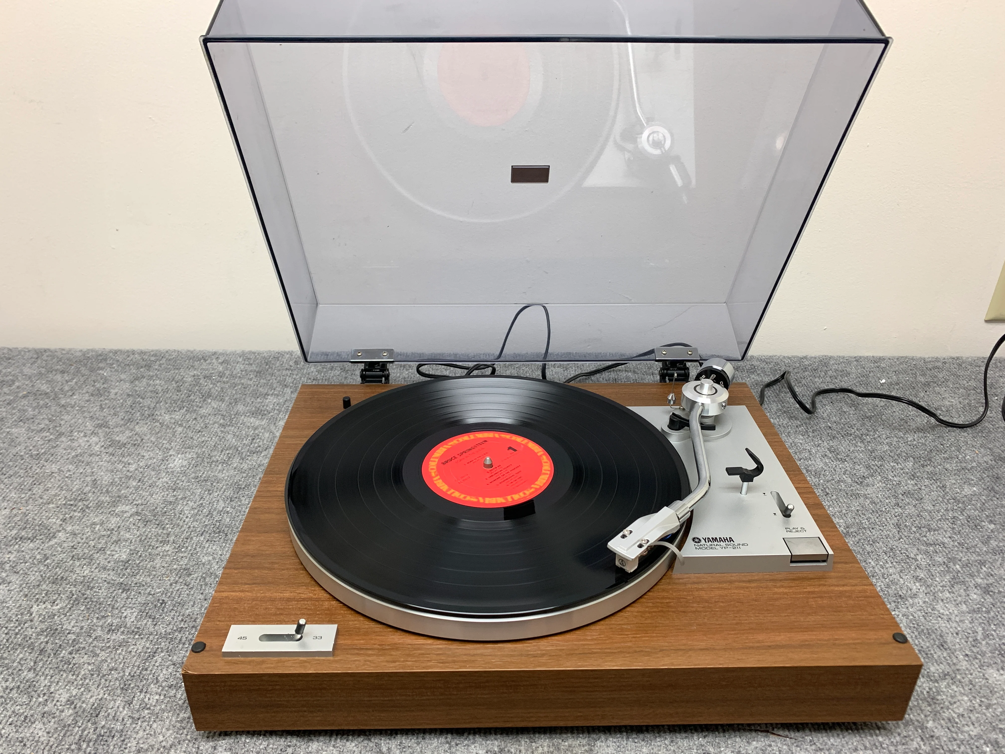 Yamaha YP-211 Turntable
