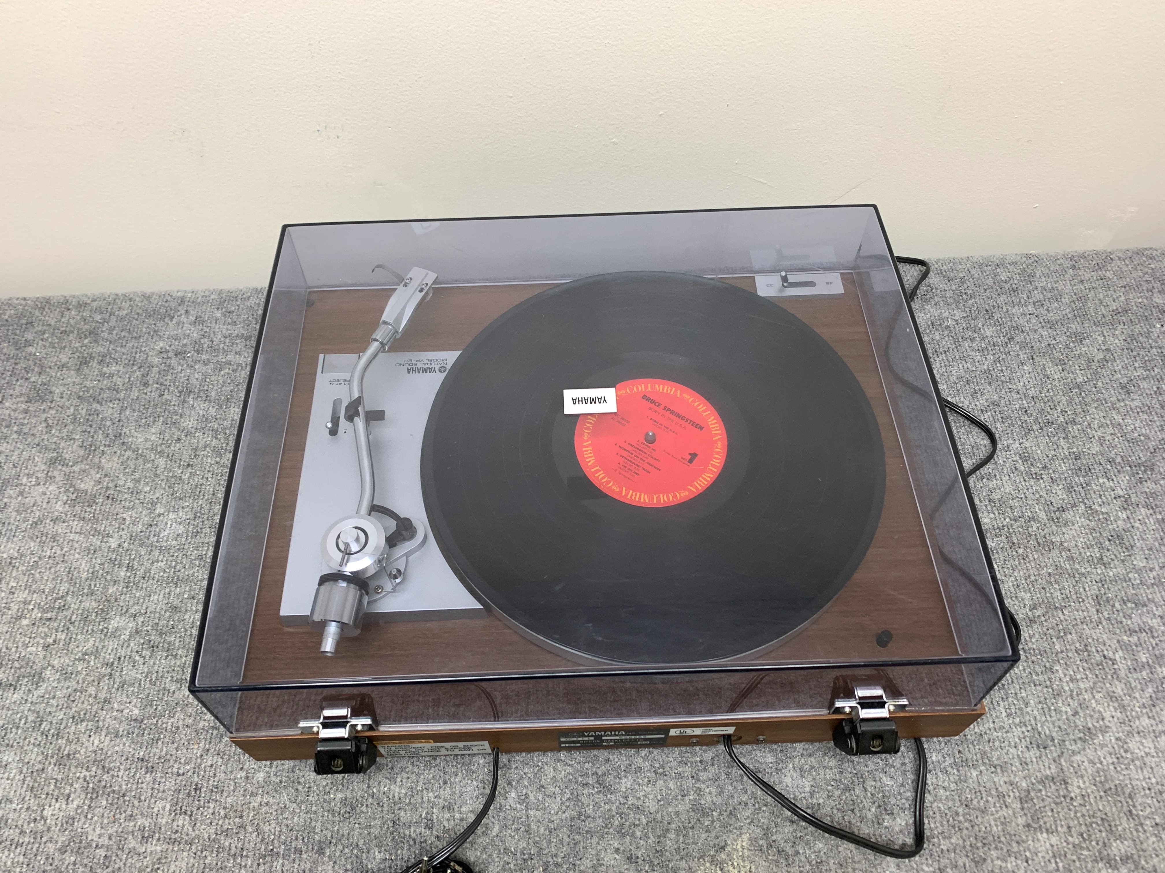 Yamaha YP-211 Turntable - Image 11