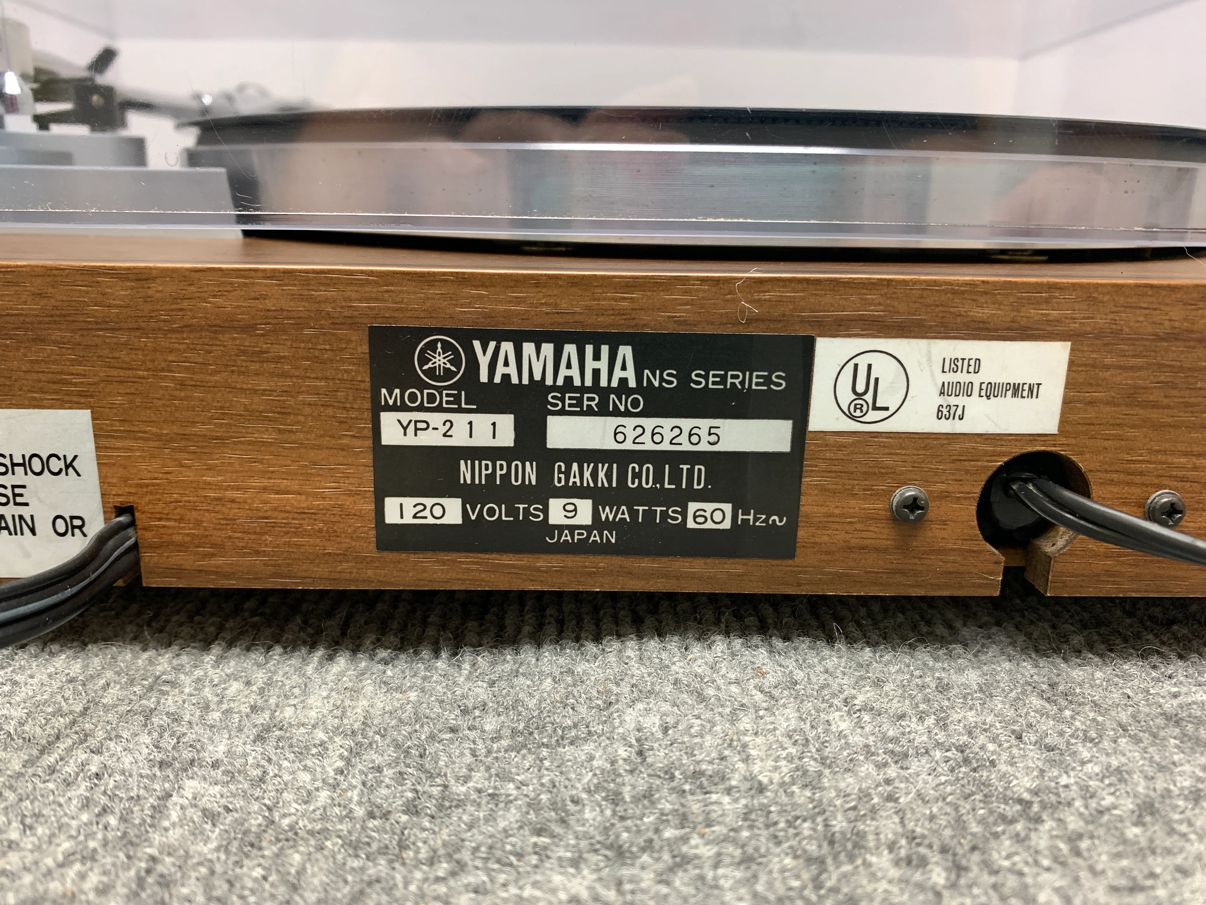 Yamaha YP-211 Turntable - Image 8