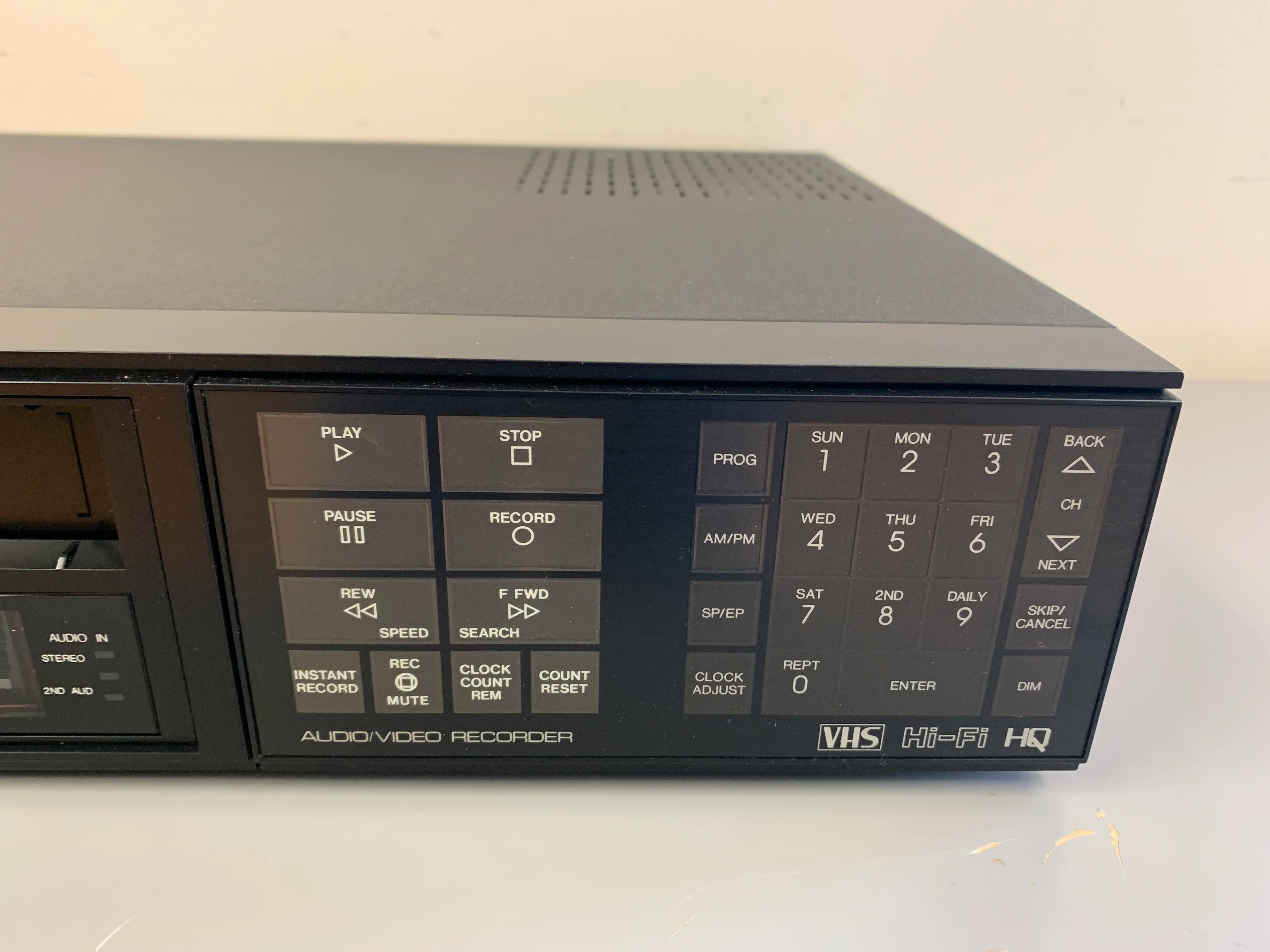 Zenith VR-2220 HiFi HQ Stereo Video Cassette Recorder - Image 4
