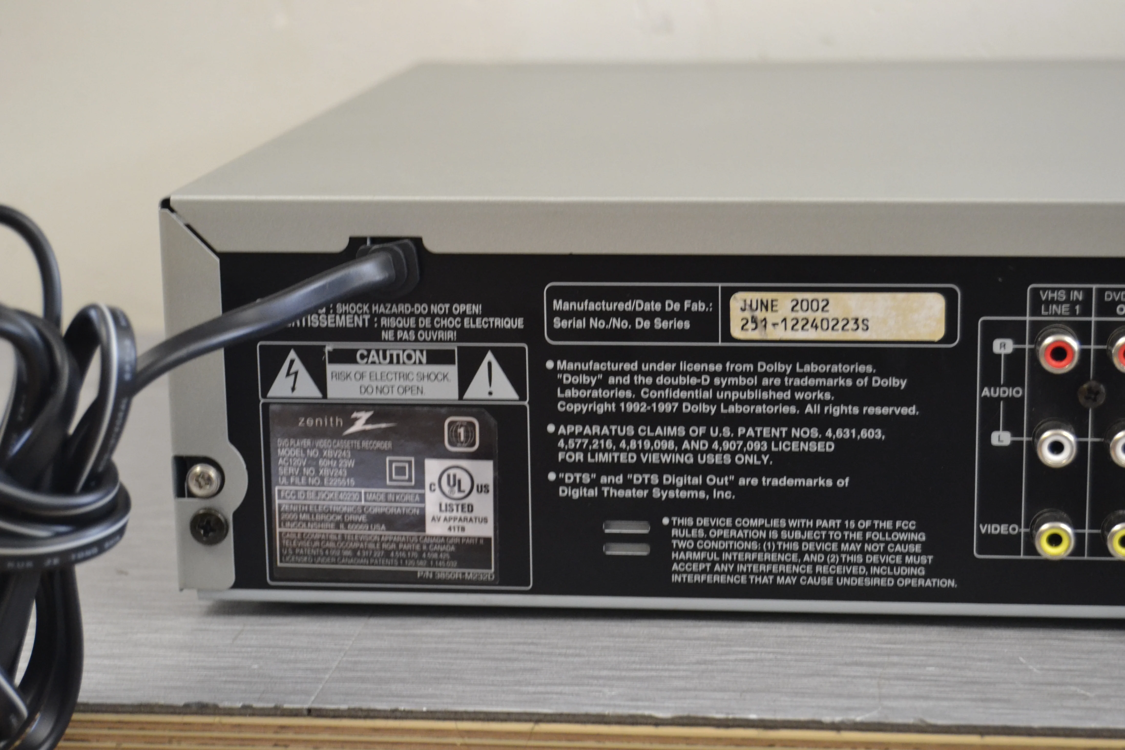 Zenith XBV243 VHS HiFi / DVD Combo Player - Image 9