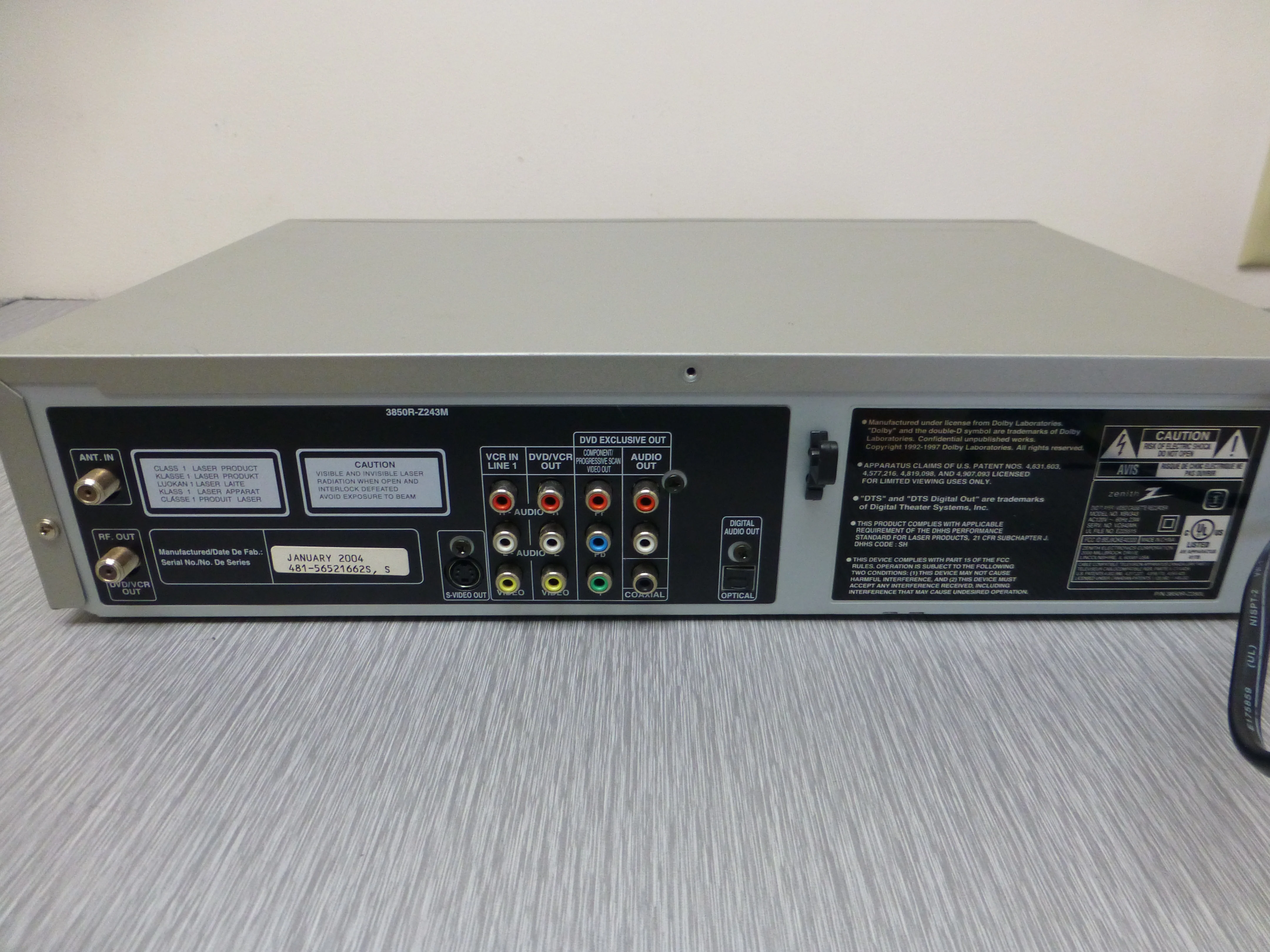 Zenith XVB-343 DVD/VHS Combo - Image 9